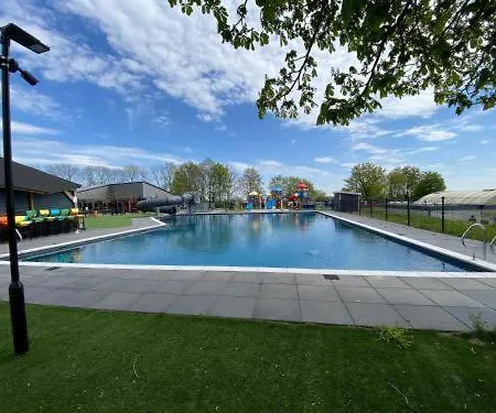 Moderne Met Hottub * Lathum