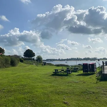 Moderne Met Hottub Üdülőpark Lathum