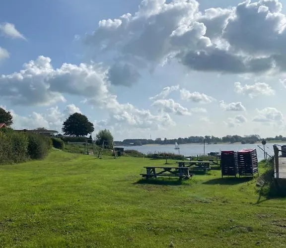 Moderne Met Hottub Vakantiepark Lathum